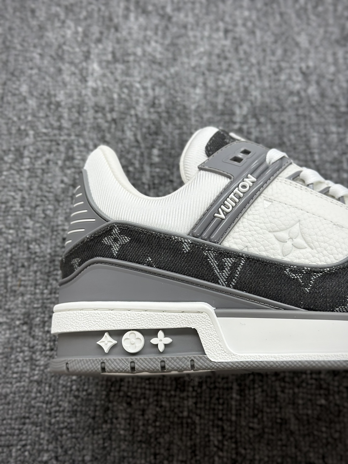 LV路易威登Louis Vuitton Trainer Sneaker Low 低帮复古休闲运动文化百搭篮球板鞋 1AD7JR