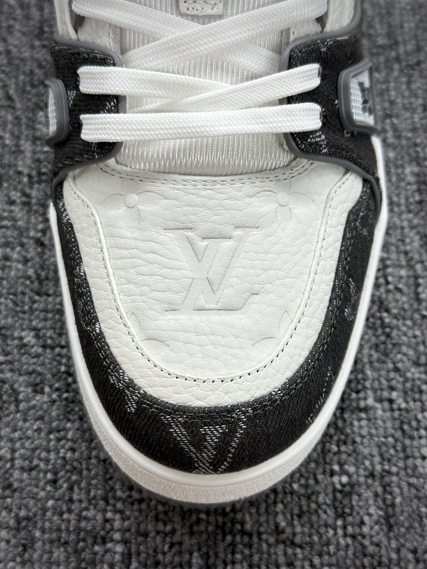 LV路易威登Louis Vuitton Trainer Sneaker Low 低帮复古休闲运动文化百搭篮球板鞋 1AD7JR