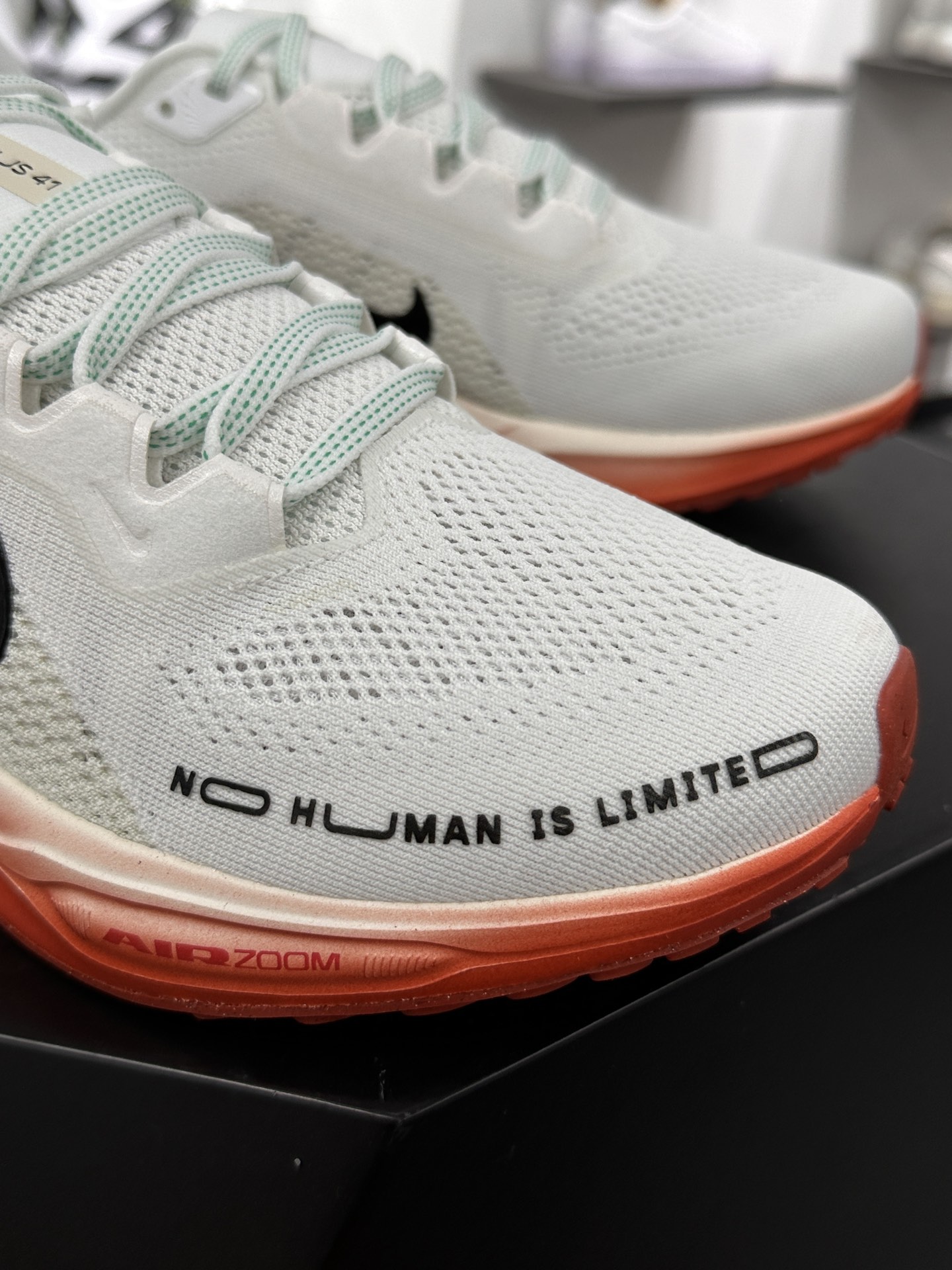 耐克Nike Air Zoom Pegasus 41 Premium”Eliud Kipchoge”41代慢跑鞋“白黑土红基普乔格签名版”HJ7037-100