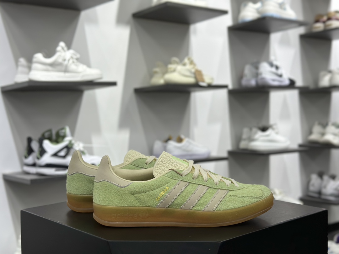 阿迪达斯Adidas Gazelle Indoor Trainers 羚羊内训系列低帮德训风板鞋“翻毛抹茶绿米白生胶底”IE2948