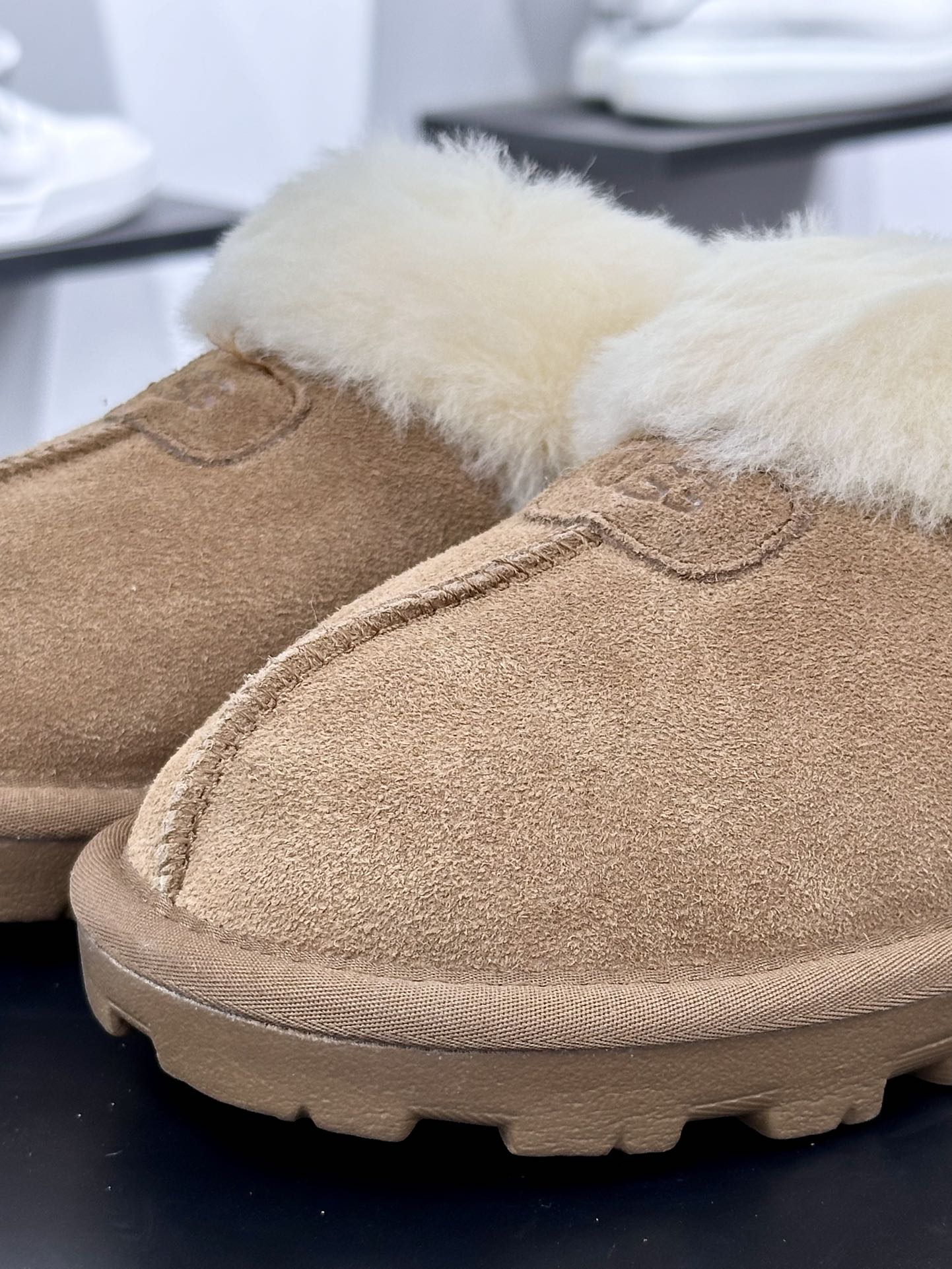 UGG Coquette 懒人拖鞋系列 栗色