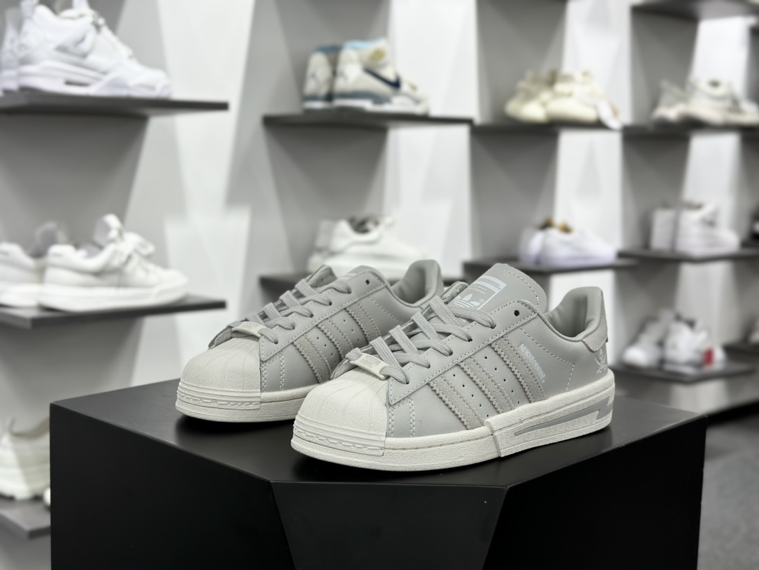 Adidas Originals Superstar”Light Grey”经典贝壳头系列低帮百搭休闲运动板鞋“联名浅白双刀骷髅头海盗”IE6116