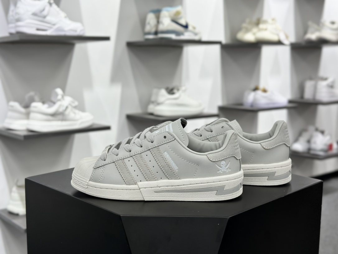 Adidas Originals Superstar”Light Grey”经典贝壳头系列低帮百搭休闲运动板鞋“联名浅白双刀骷髅头海盗”IE6116