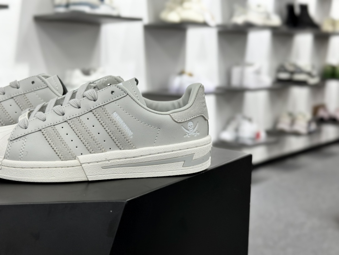 Adidas Originals Superstar”Light Grey”经典贝壳头系列低帮百搭休闲运动板鞋“联名浅白双刀骷髅头海盗”IE6116