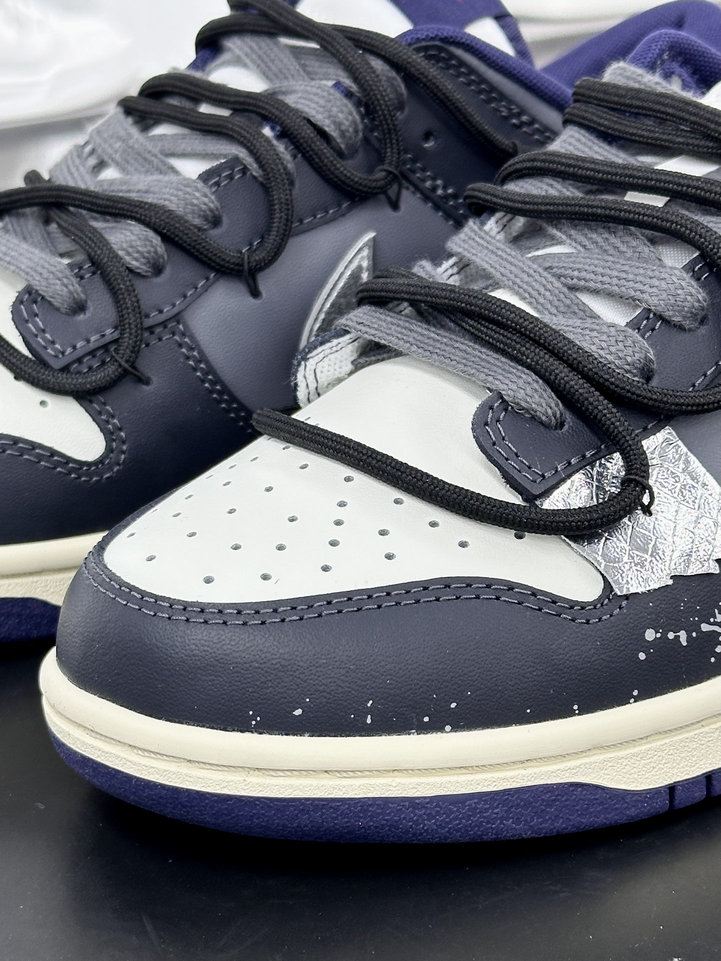 耐克Nike SB Dunk Low Lot”inkjet”扣篮系列低帮休闲运动滑板板鞋“黑灰泼墨喷绘绑绳”FV8106-181