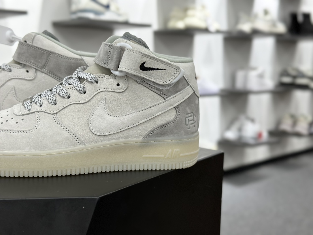 Reigning Champ x Nike Air Force 1 '07 Mid空军一号经典中帮板鞋“麂皮浅灰暗灰透明底”807618-300