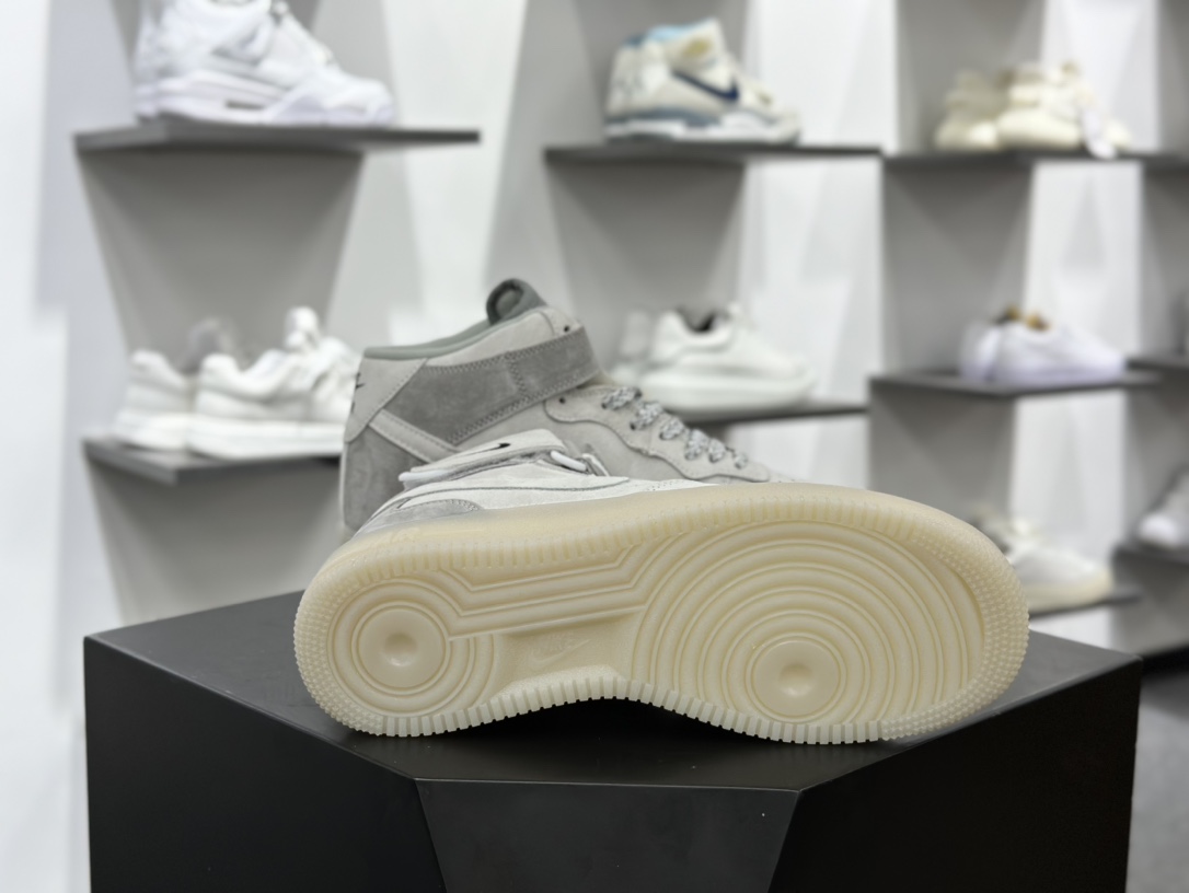 Reigning Champ x Nike Air Force 1 '07 Mid空军一号经典中帮板鞋“麂皮浅灰暗灰透明底”807618-300