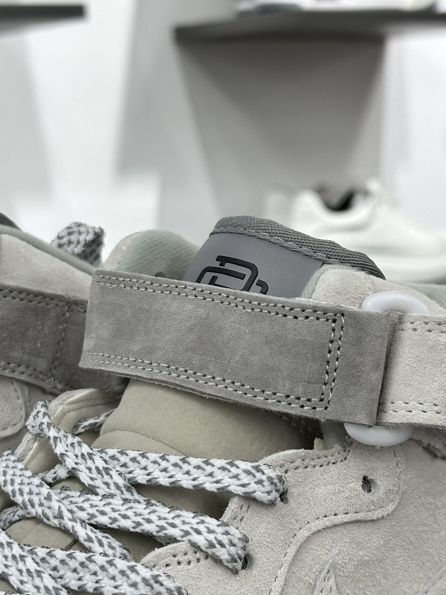 Reigning Champ x Nike Air Force 1 '07 Mid空军一号经典中帮板鞋“麂皮浅灰暗灰透明底”807618-300