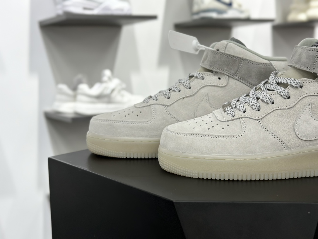 Reigning Champ x Nike Air Force 1 '07 Mid空军一号经典中帮板鞋“麂皮浅灰暗灰透明底”807618-300