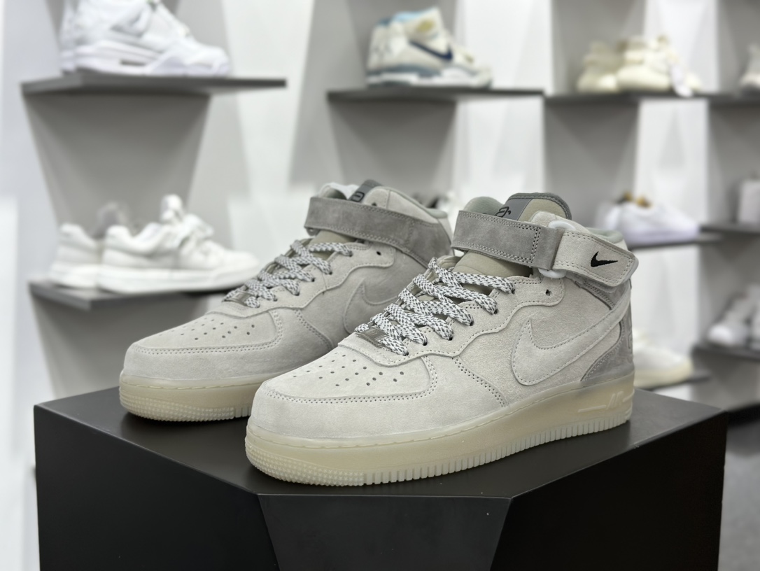 Reigning Champ x Nike Air Force 1 ’07 Mid空军一号经典中帮板鞋“麂皮浅灰暗灰透明底”807618-300