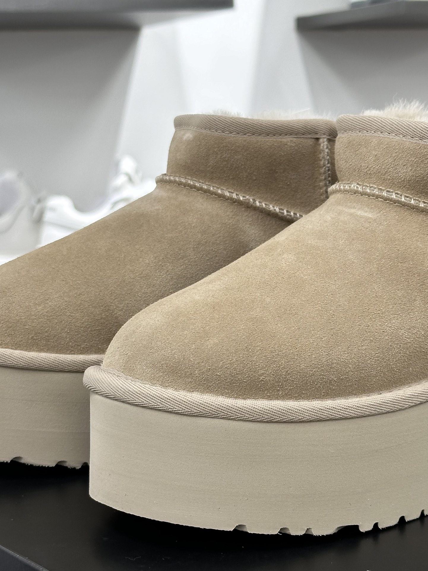 UGG W Classic Ultra Mini Platform Bovelty 新奇增强厚底短靴“可乐深棕加绒”1135092-CHE