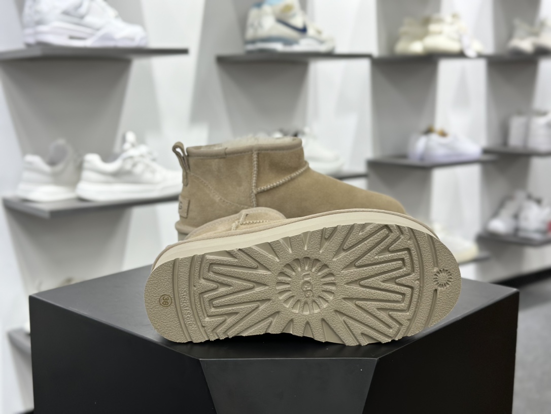 UGG W Classic Ultra Mini Platform Bovelty 新奇增强厚底短靴“可乐深棕加绒”1135092-CHE