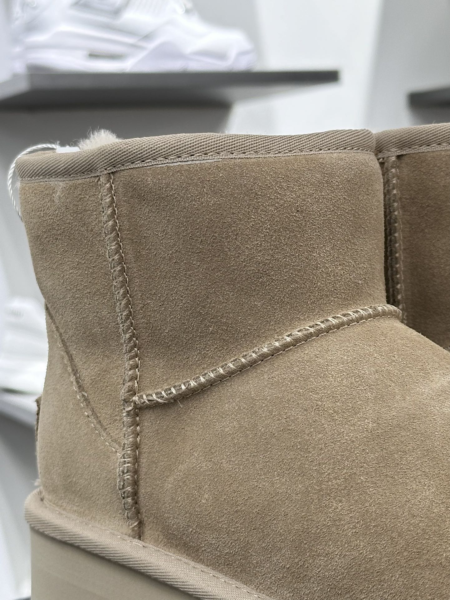 UGG W Classic Ultra Mini Platform 迷你增强厚底版百搭厚底短靴“沙米棕加绒”1134991-SAND