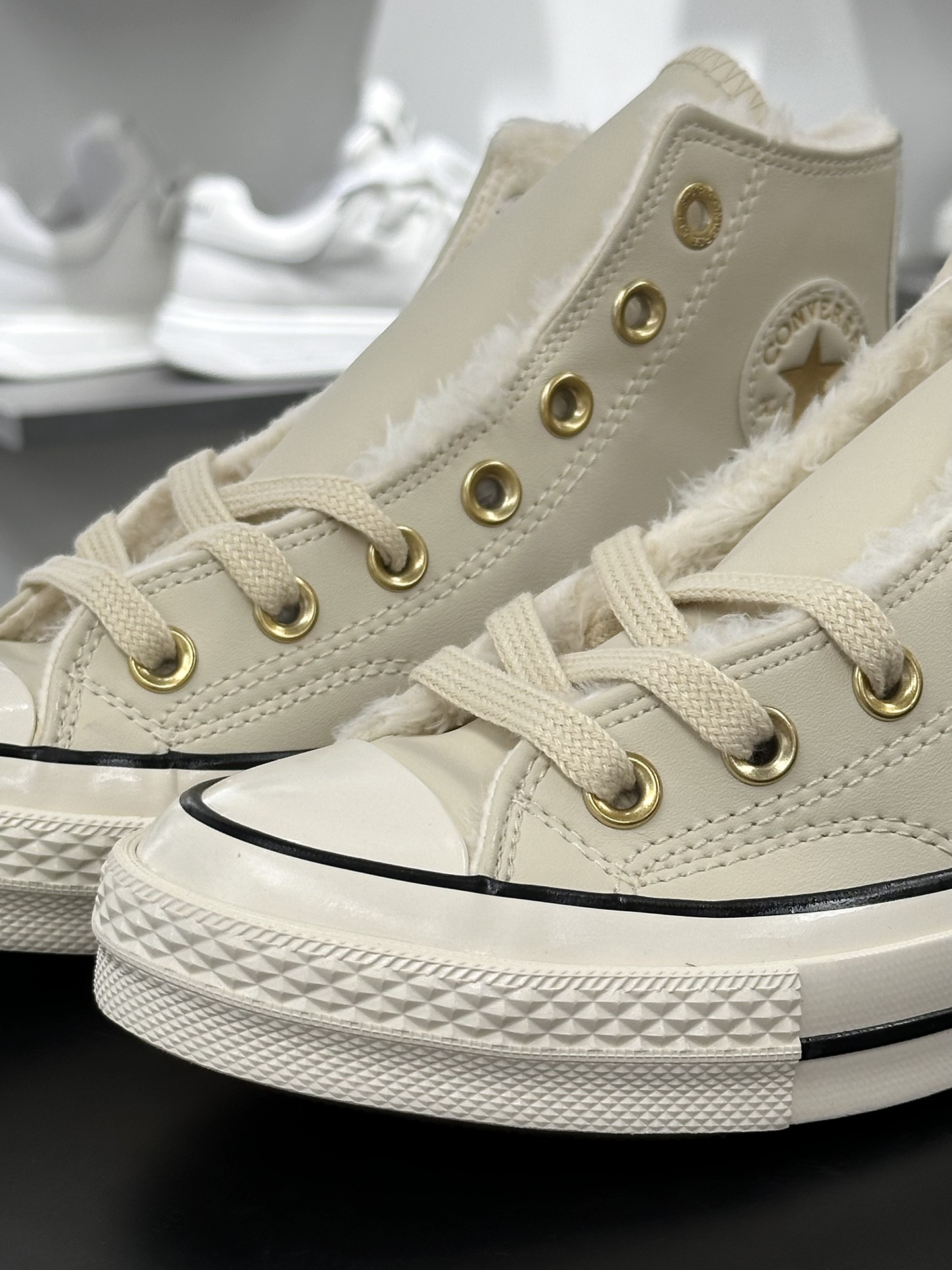 匡威Converse Chuck Taylor All Star 1970 High Leather” Fur Sherpa Vamp Fire”复古板鞋“皮革米白金加绒”A12443C