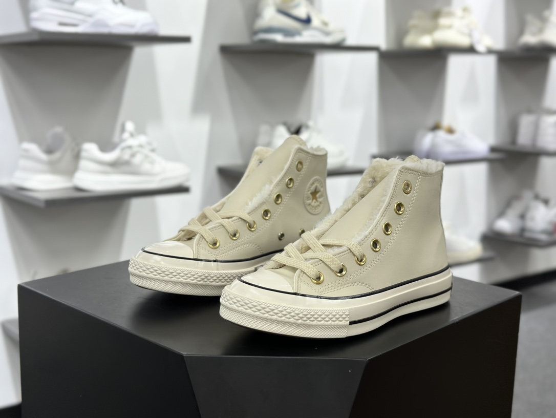 匡威Converse Chuck Taylor All Star 1970 High Leather” Fur Sherpa Vamp Fire”复古板鞋“皮革米白金加绒”A12443C