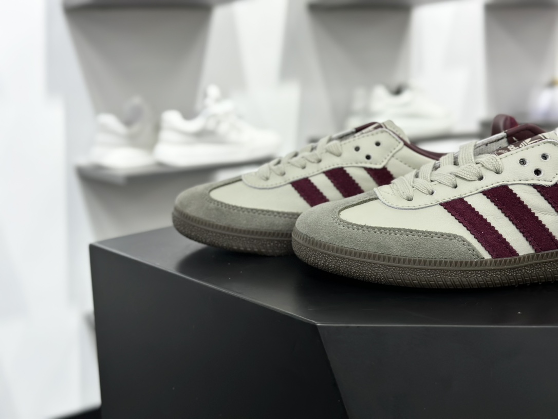 三叶草Adidas Originals Samba OG”Putty Grey Maroon”桑巴舞板鞋“奶灰栗子酒红焦糖底”ID1482