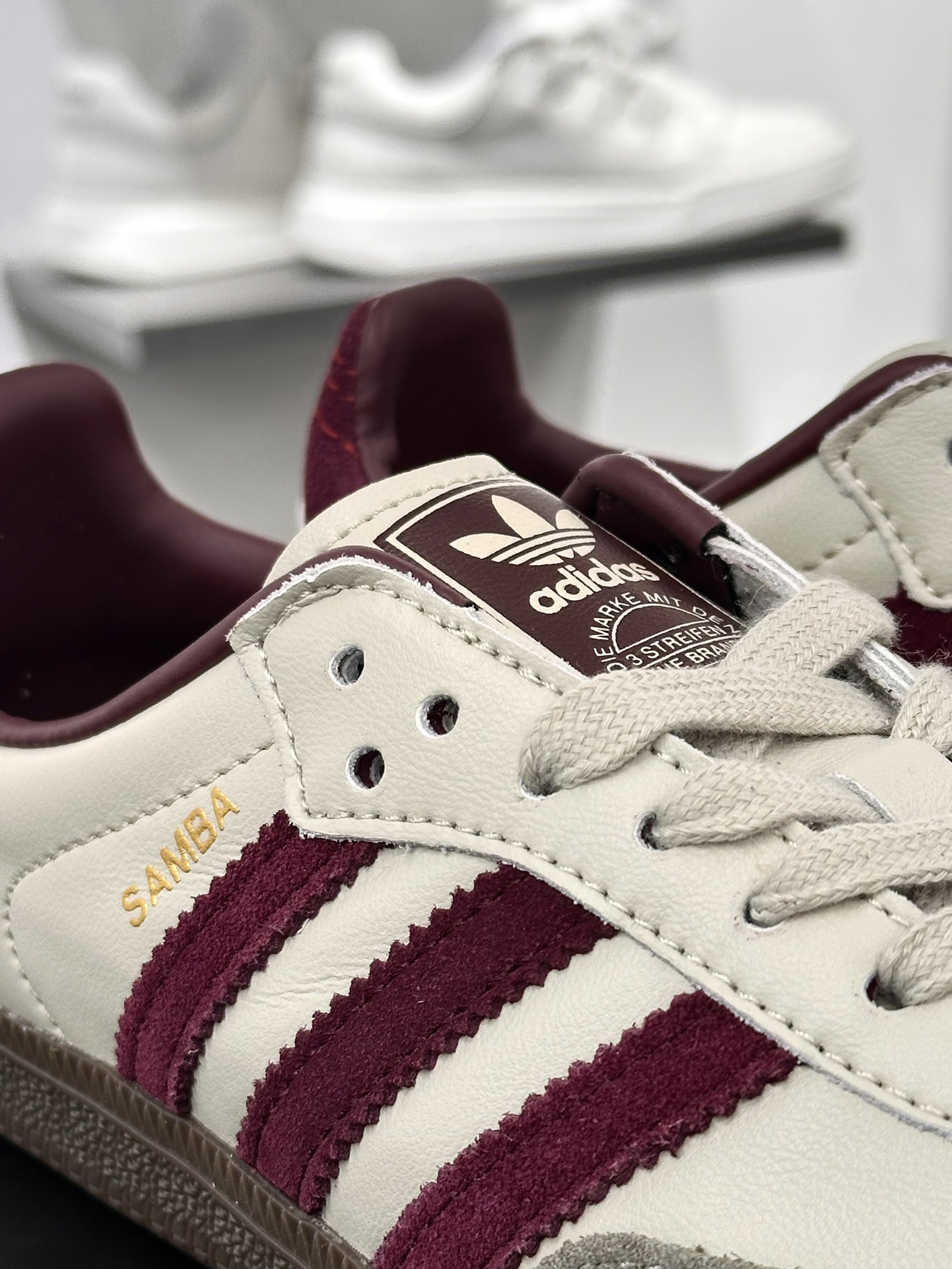 三叶草Adidas Originals Samba OG”Putty Grey Maroon”桑巴舞板鞋“奶灰栗子酒红焦糖底”ID1482