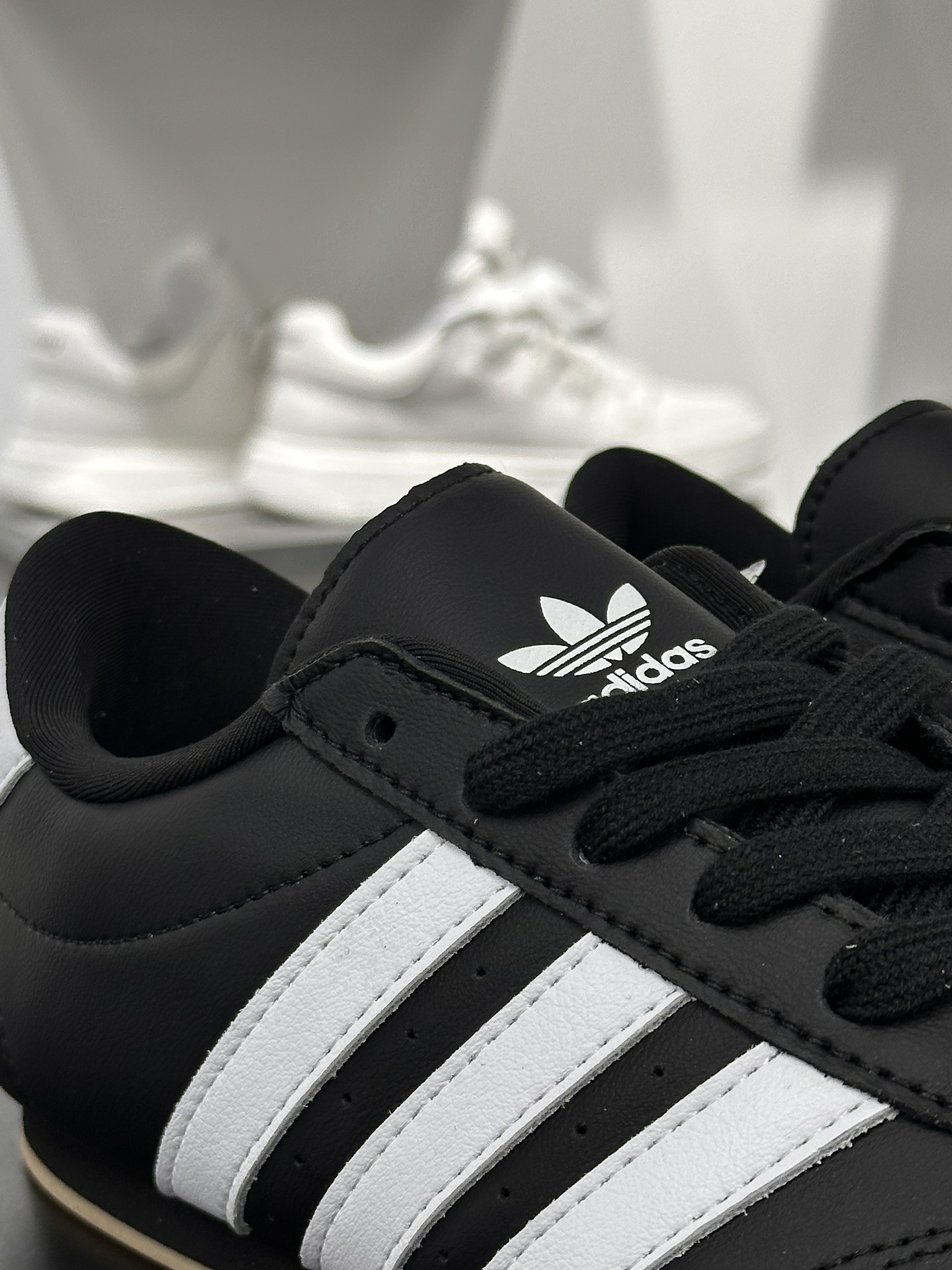 Adidas Originals Superstar ”Black Sliver”经典贝壳头系列低帮板鞋“皮革黑银漫游蜘蛛”EG4959