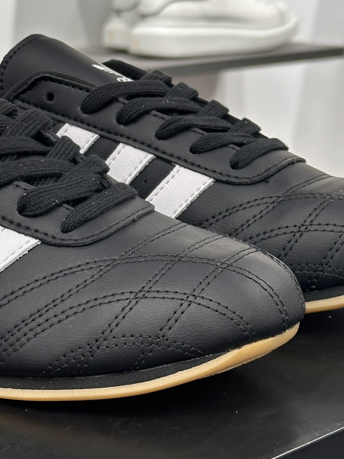 Adidas Originals Superstar ”Black Sliver”经典贝壳头系列低帮板鞋“皮革黑银漫游蜘蛛”EG4959