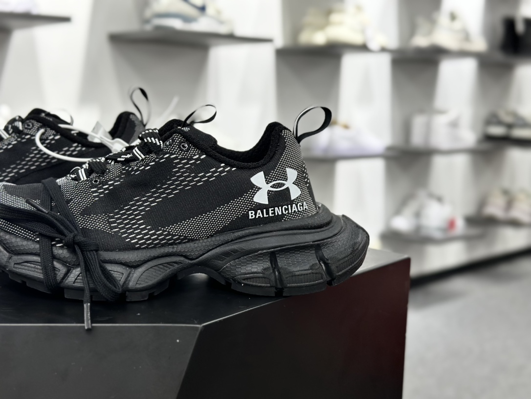 巴黎世家联乘运动品牌安德玛首度携手Under Armour x BALENCIAGA 3XL Sneakers 3+系列低帮慢跑鞋“联名针织黑白安德玛”814415 W3XL5 0125