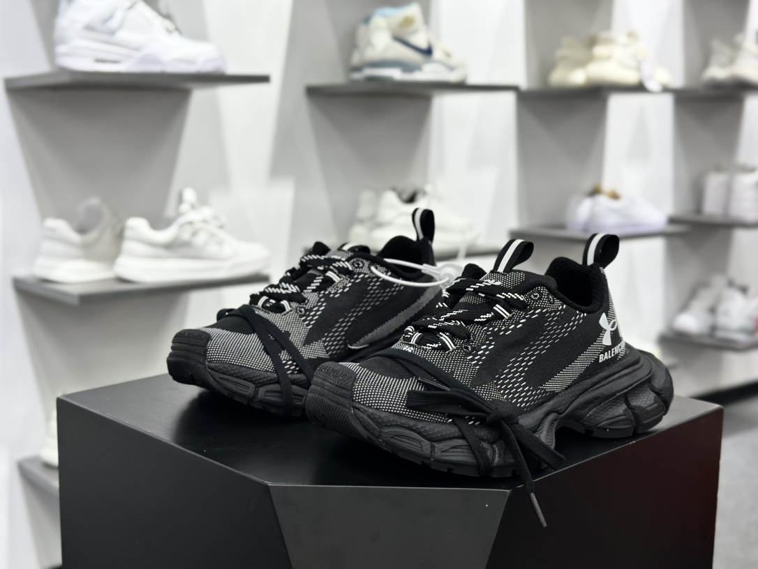 巴黎世家联乘运动品牌安德玛首度携手Under Armour x BALENCIAGA 3XL Sneakers 3+系列低帮慢跑鞋“联名针织黑白安德玛”814415 W3XL5 0125