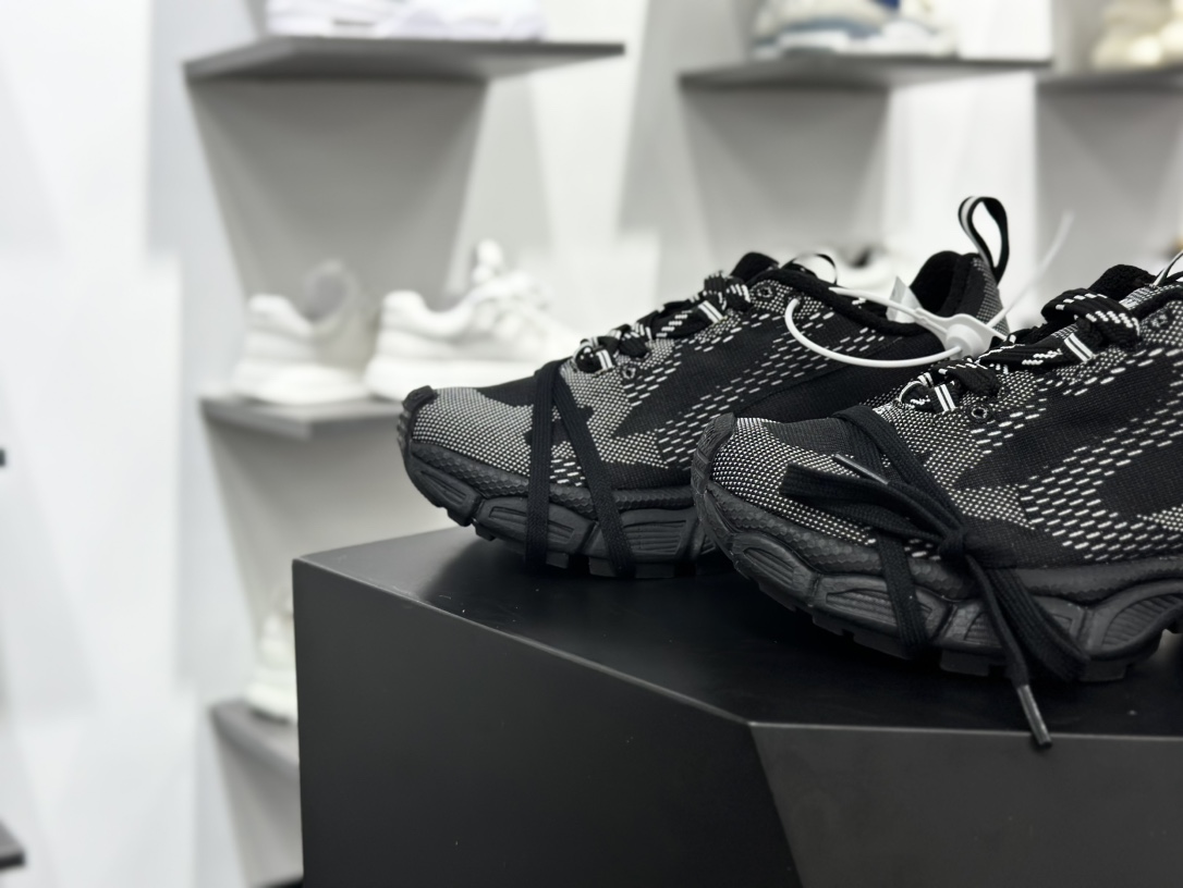 巴黎世家联乘运动品牌安德玛首度携手Under Armour x BALENCIAGA 3XL Sneakers 3+系列低帮慢跑鞋“联名针织黑白安德玛”814415 W3XL5 0125