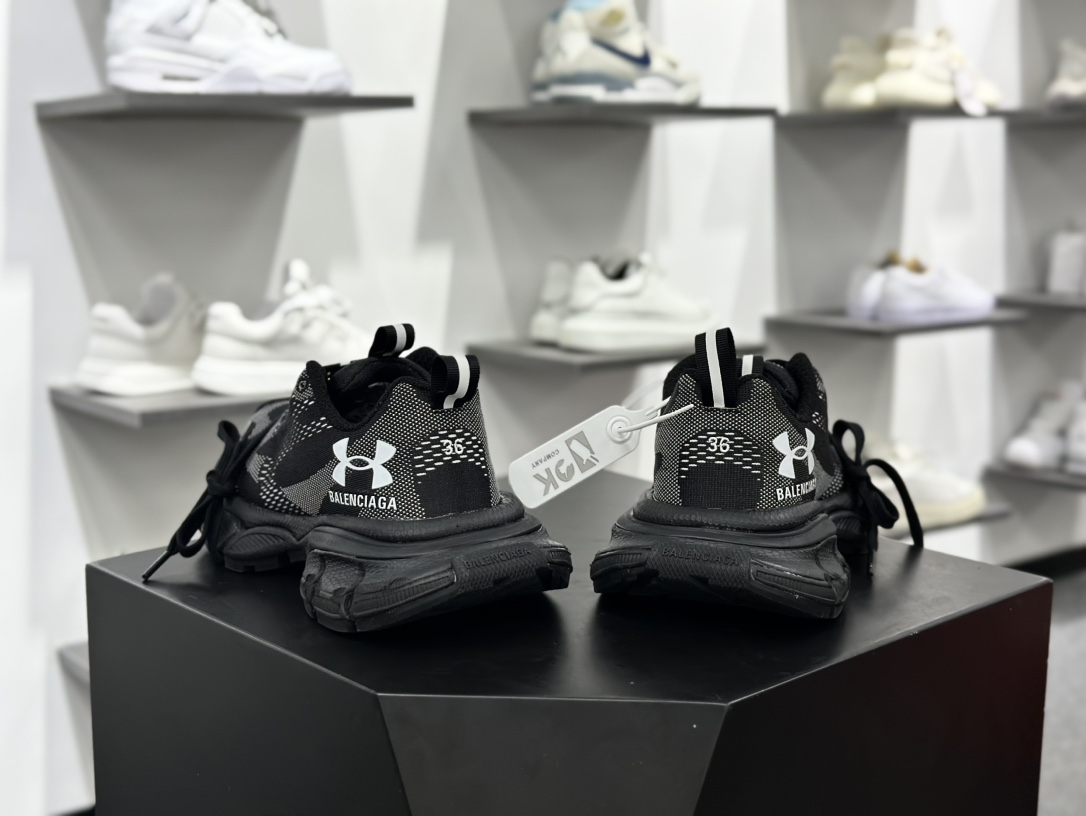 巴黎世家联乘运动品牌安德玛首度携手Under Armour x BALENCIAGA 3XL Sneakers 3+系列低帮慢跑鞋“联名针织黑白安德玛”814415 W3XL5 0125