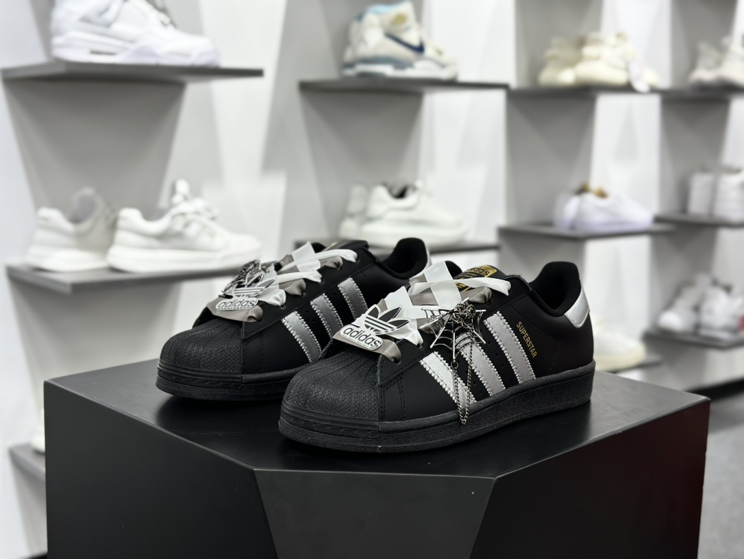 三叶草Adidas Originals Superstar ”Black Sliver”经典贝壳头系列低帮百搭休闲运动板鞋“皮革黑银漫游蜘蛛”EG4959