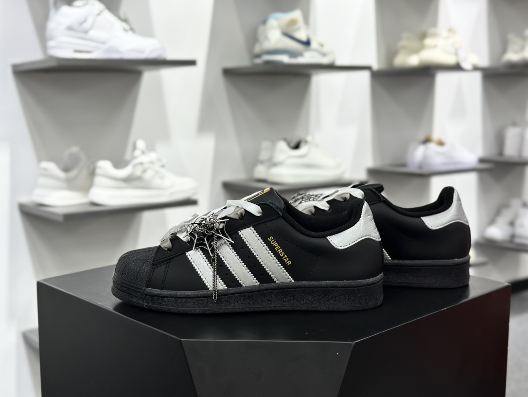 三叶草Adidas Originals Superstar ”Black Sliver”经典贝壳头系列低帮百搭休闲运动板鞋“皮革黑银漫游蜘蛛”EG4959