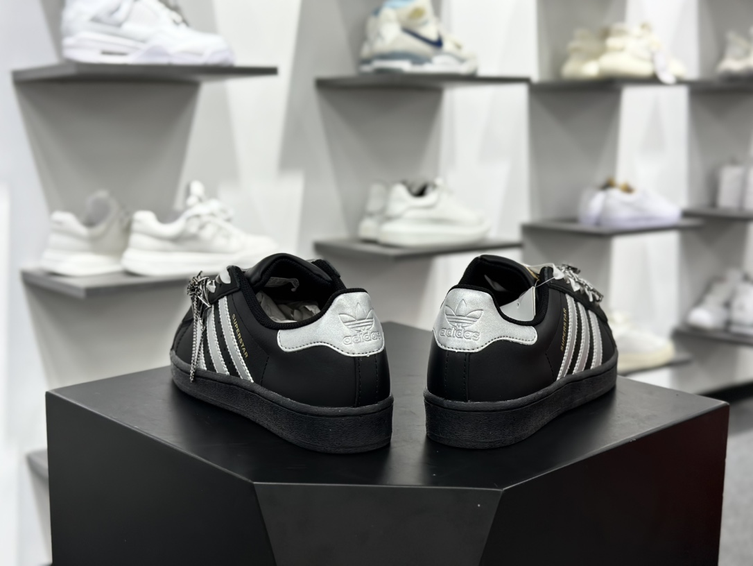 三叶草Adidas Originals Superstar ”Black Sliver”经典贝壳头系列低帮百搭休闲运动板鞋“皮革黑银漫游蜘蛛”EG4959