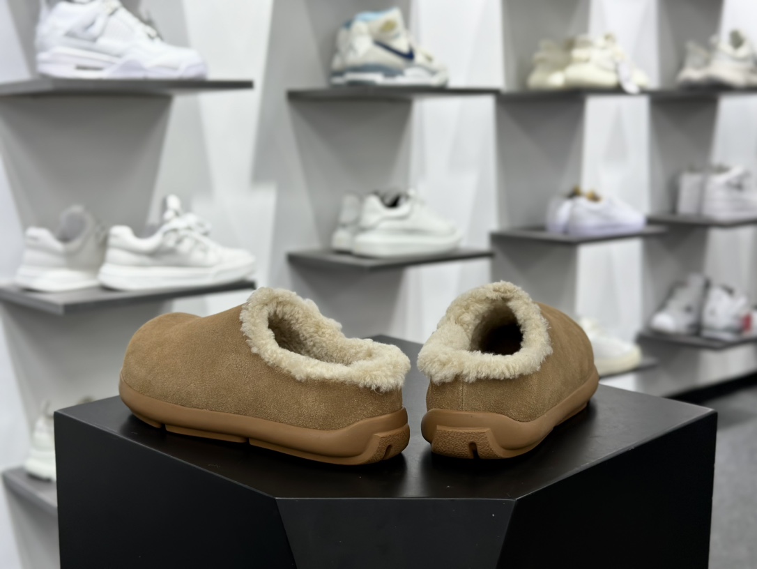 UGG W UGG Winter Mule Slippers 温特系列时尚居家穆勒风包头拖鞋“可乐棕加绒”1155888/CHE