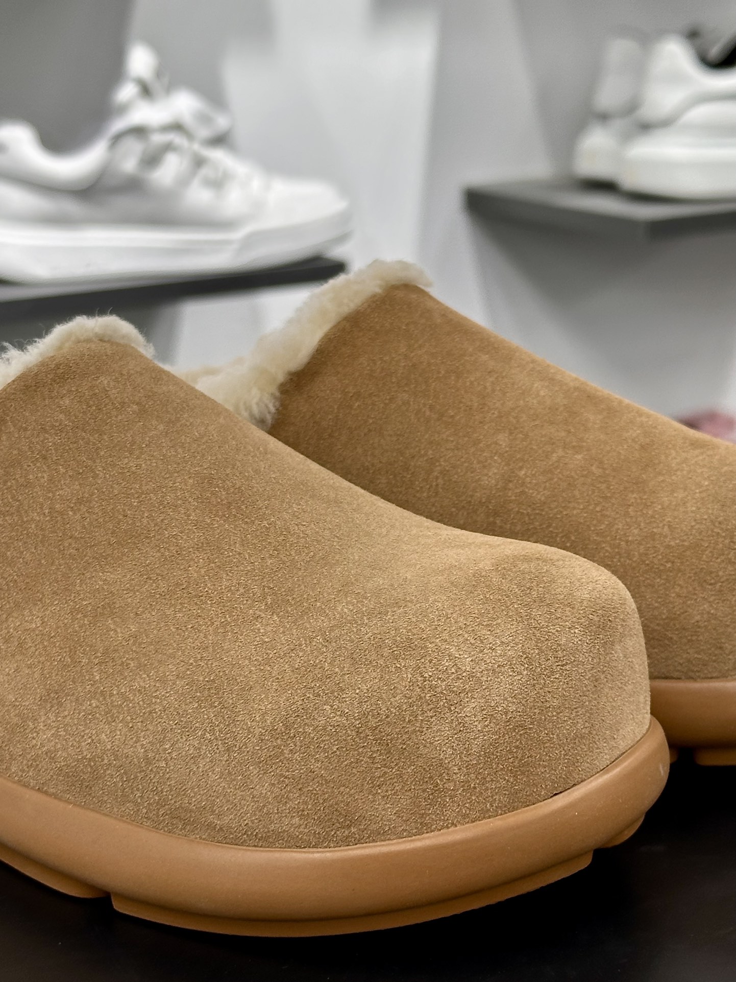 UGG W UGG Winter Mule Slippers 温特系列时尚居家穆勒风包头拖鞋“可乐棕加绒”1155888/CHE