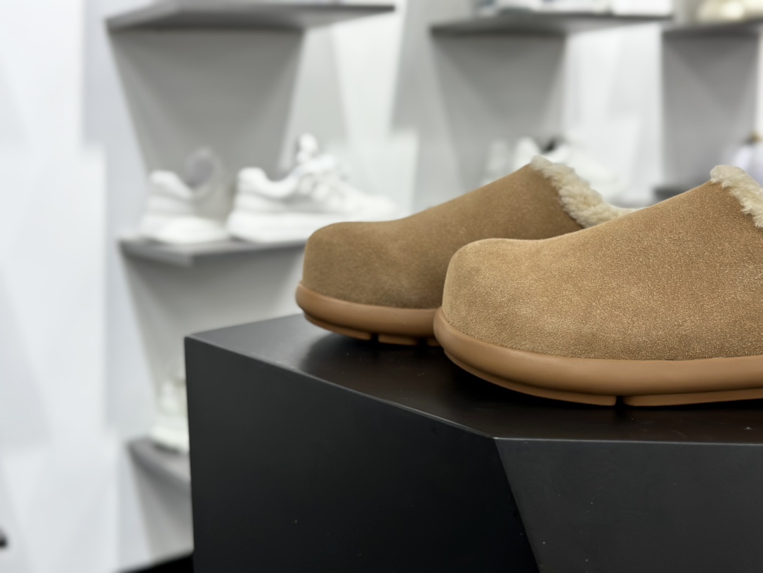 UGG W UGG Winter Mule Slippers 温特系列时尚居家穆勒风包头拖鞋“可乐棕加绒”1155888/CHE