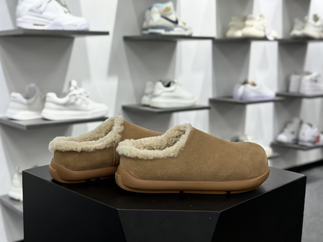 UGG W UGG Winter Mule Slippers 温特系列时尚居家穆勒风包头拖鞋“可乐棕加绒”1155888/CHE