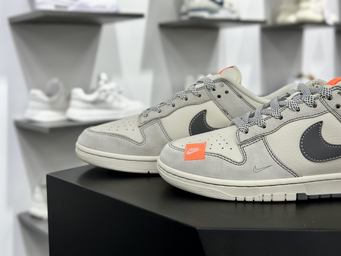 斯图西/Stussy x Nike By You SB Dunk Low Retro SP 扣篮系列低帮板鞋“米白亮橙黑刺绣斯图西”MM1089-022