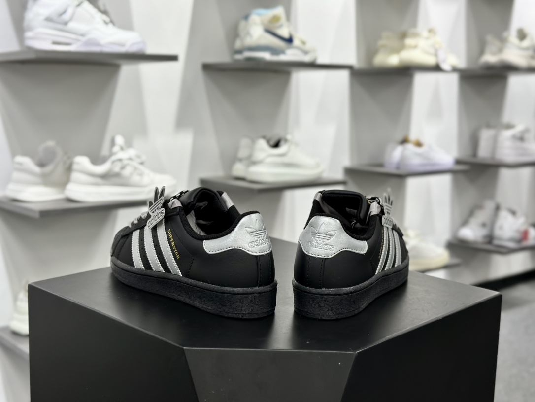 三叶草Adidas Originals Superstar ”Black Sliver”经典板鞋“皮革黑银夜曲”EG4959