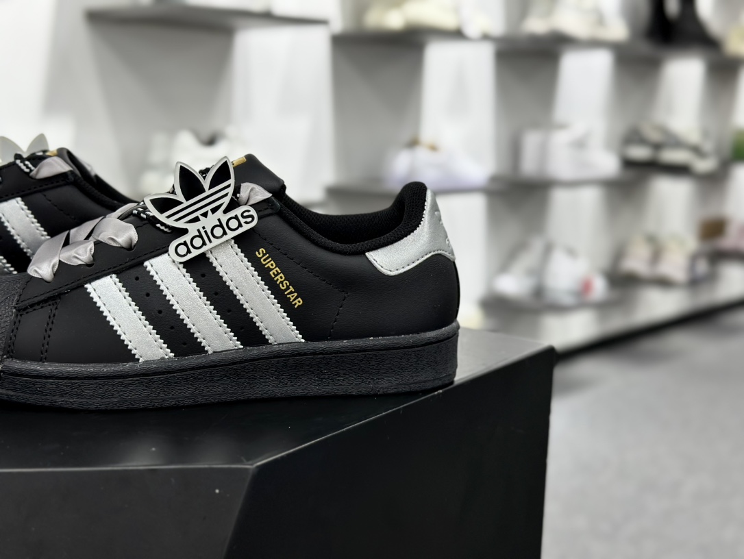 三叶草Adidas Originals Superstar ”Black Sliver”经典板鞋“皮革黑银夜曲”EG4959