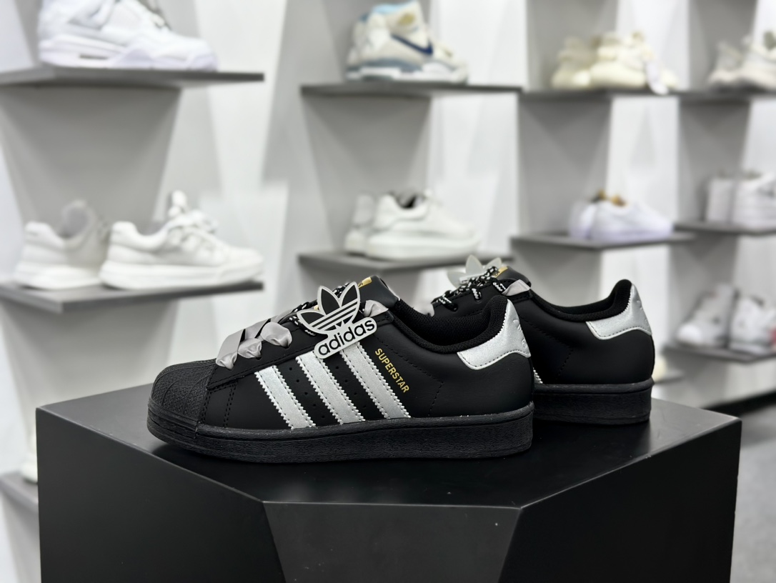 三叶草Adidas Originals Superstar ”Black Sliver”经典板鞋“皮革黑银夜曲”EG4959