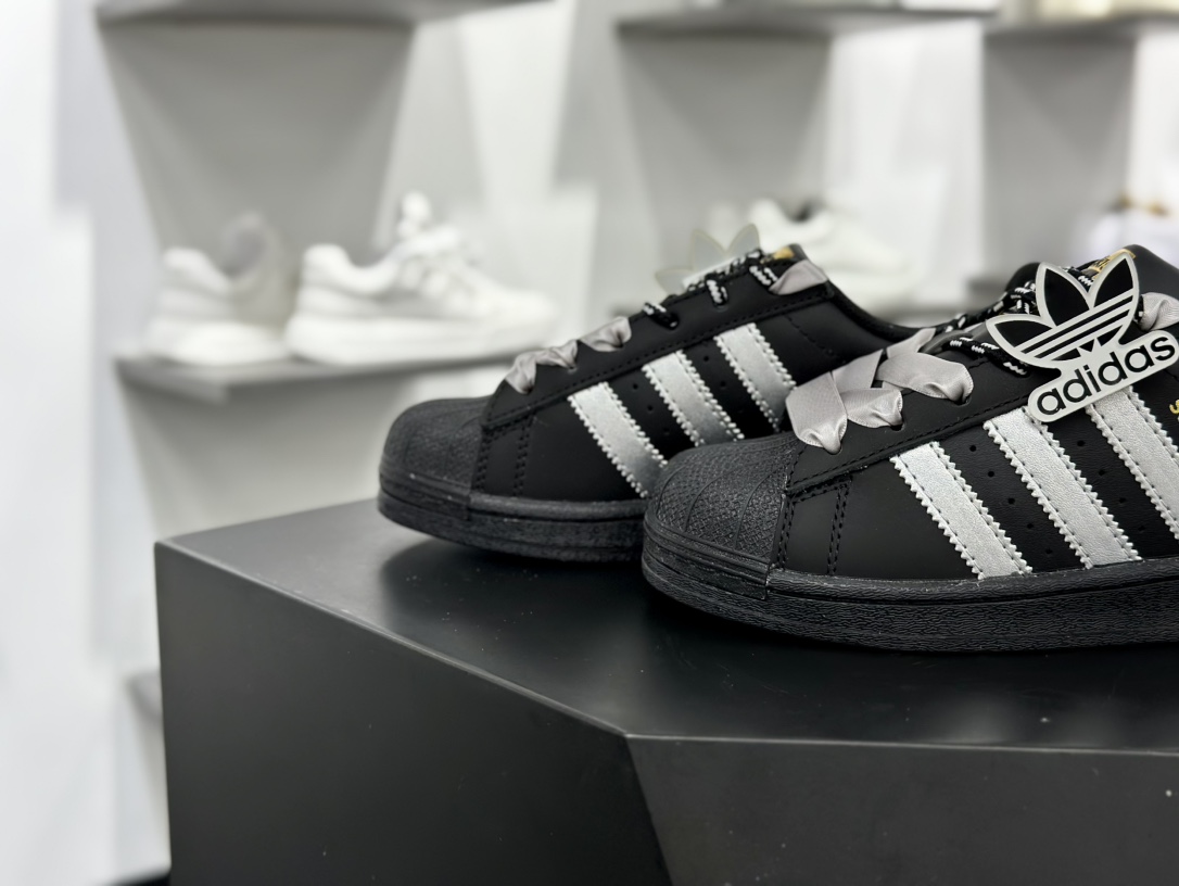 三叶草Adidas Originals Superstar ”Black Sliver”经典板鞋“皮革黑银夜曲”EG4959