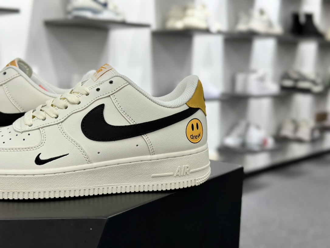 耐克Nike Air Force 1 07 Low”Whit Black/Tai Chi”空军一号板鞋“皮革米白黑黄笑脸小钩刺绣”DW-110722