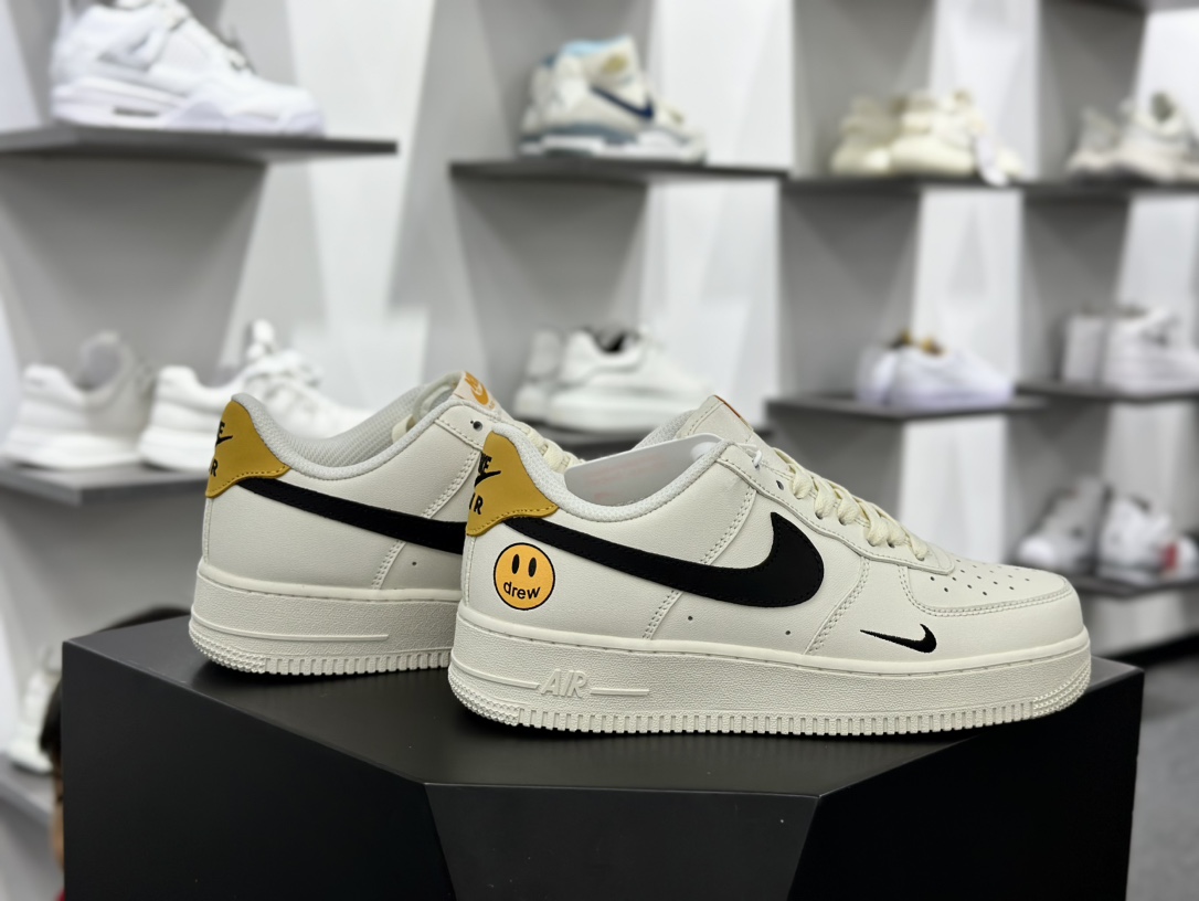 耐克Nike Air Force 1 07 Low”Whit Black/Tai Chi”空军一号板鞋“皮革米白黑黄笑脸小钩刺绣”DW-110722