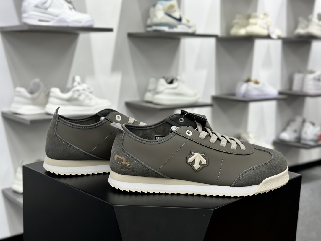 迪桑特/DESCENTE Sport Style Casual Low 随性所欲系列慢跑鞋“皮革深灰浅卡其”D4331LSN23-CC