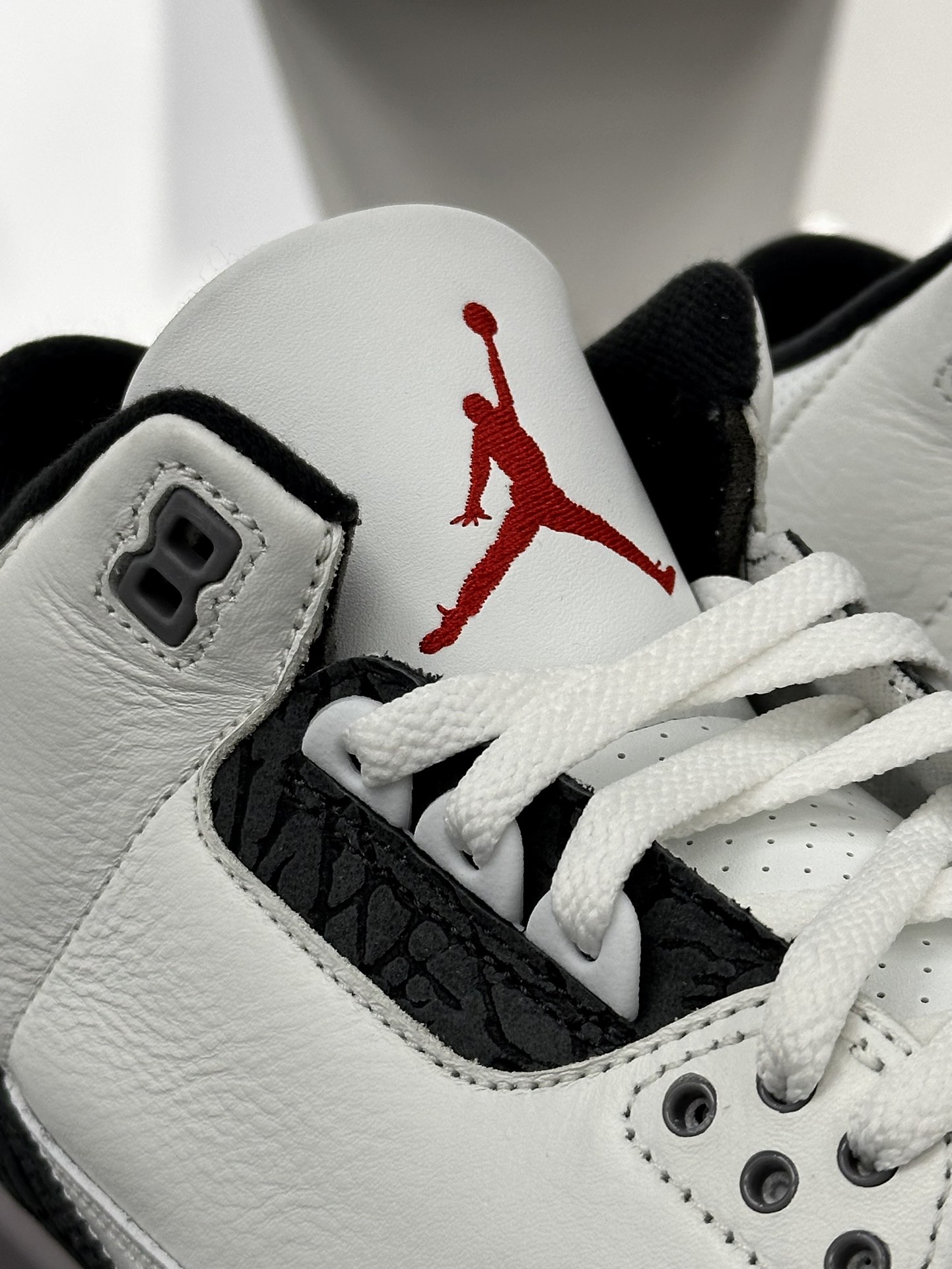 耐克Nike Air Jordan 3 Retro”Cement Grey”迈克尔·乔丹AJ3代中帮复古休闲运动文化篮球鞋“白水泥深灰爆裂纹”CT8532-106