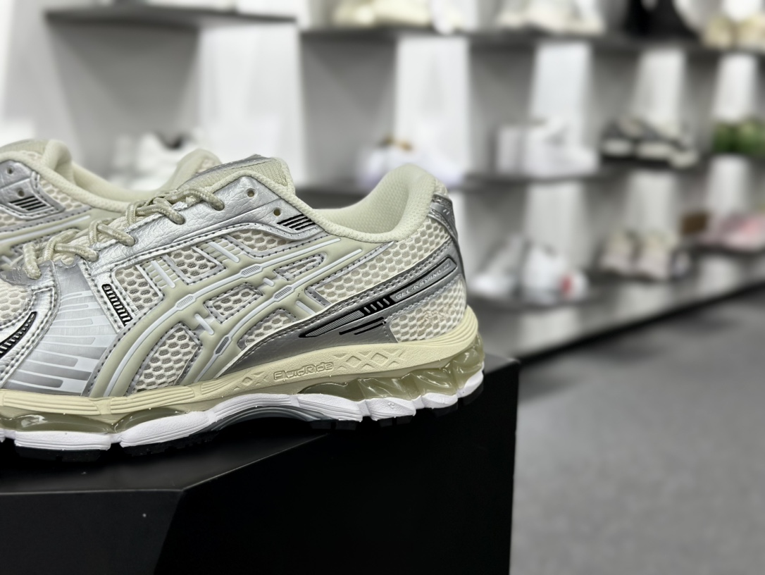 Asics Gel Kayano 12.1”Cream/Pure Aqua”卡亚诺12.1代系列低帮跑步鞋“联名奶白金属银”1203A555-100