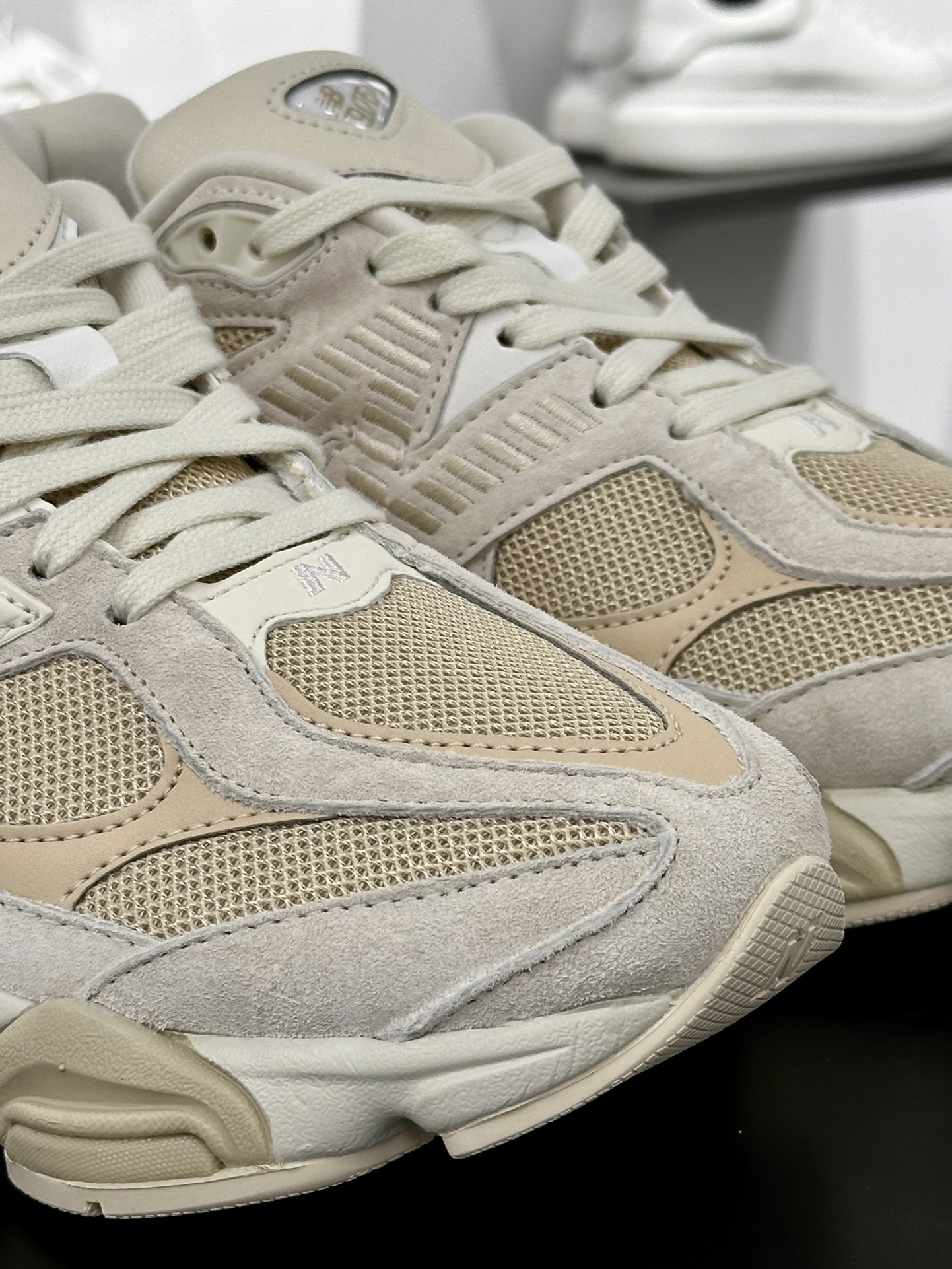 新百伦New Balance 9060”Beige White”系列复古百搭跑步鞋“米白奶白”U9060SS