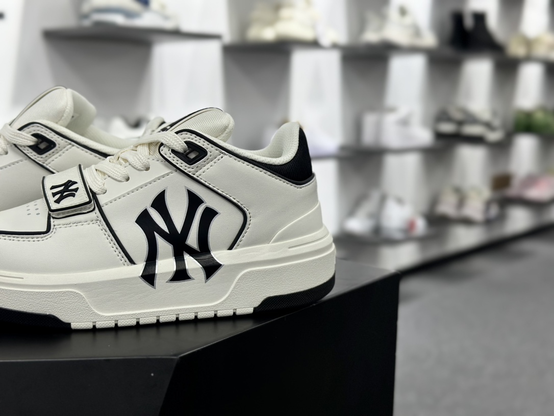 New York Yankees x MLB Chunky Liner Basic Mid 学长鞋板鞋“魔术贴白黑NY印花”3ASXLMB3N-GP002C