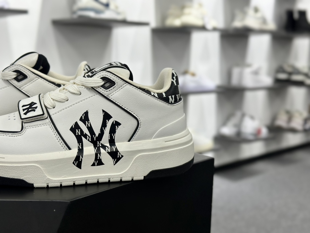 New York Yankees x MLB Chunky Liner Basic Mid 学长鞋板鞋“魔术贴米白黑NY大标印面”3ASXLMC4N-GP001