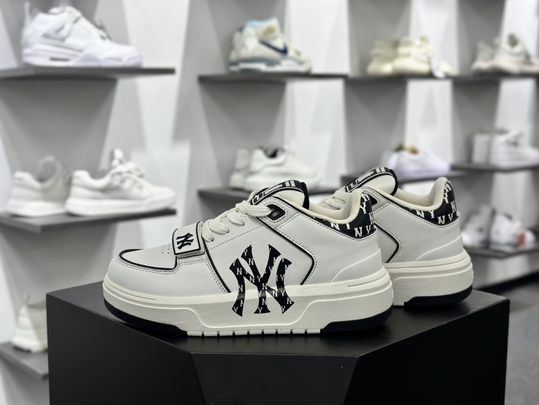 New York Yankees x MLB Chunky Liner Basic Mid 学长鞋板鞋“魔术贴米白黑NY大标印面”3ASXLMC4N-GP001