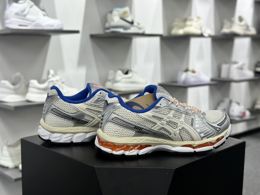 Asics Gel Kayano 12.1”Cream/Knicks”卡亚诺12.1代系列低帮跑步鞋“联名奶白金属银蓝橙”1203A555-101