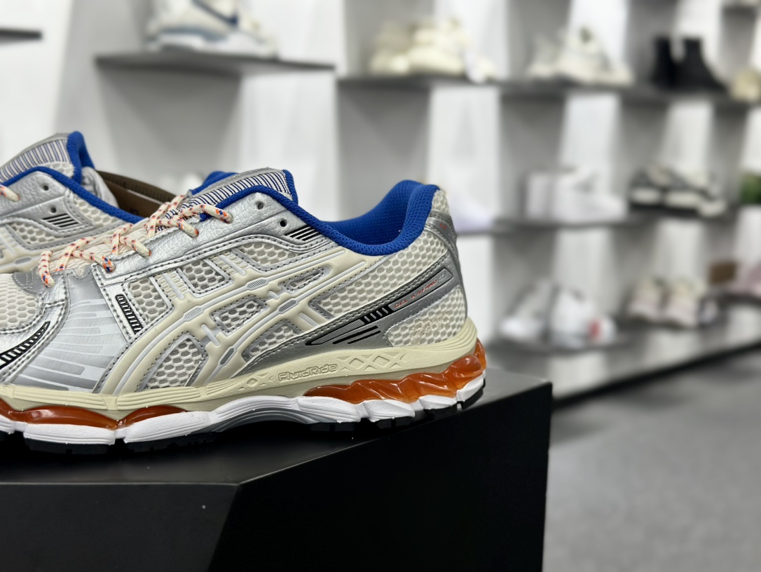 Asics Gel Kayano 12.1”Cream/Knicks”卡亚诺12.1代系列低帮跑步鞋“联名奶白金属银蓝橙”1203A555-101